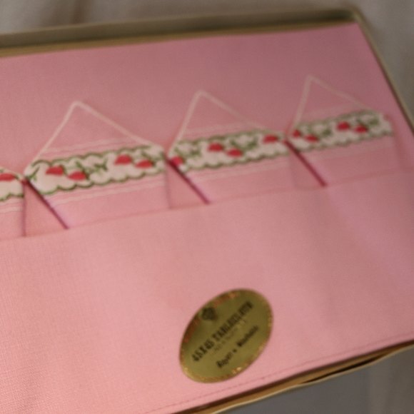 Vintage Majestic Creations Pink Tablecloth and Napkin Set NOS 45" x 45" - Picture 13 of 13